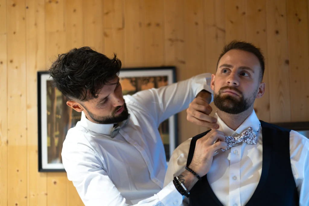 Préparatifs du marié, habillage pour le mariage - LignyPicture