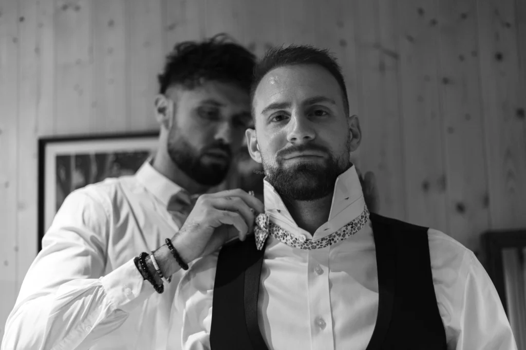 Mariage Hérault, complicité du couple en extérieur - LignyPicture
