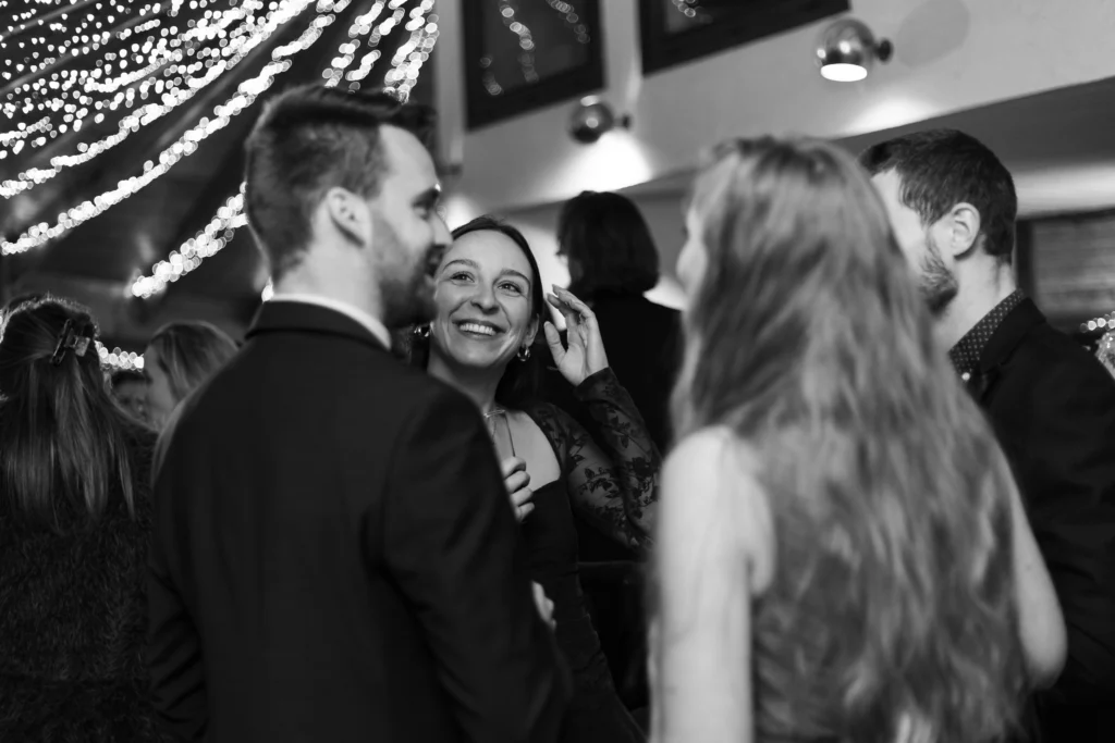 Mariés s'éloignant vers l'horizon, amour éternel - LignyPicture